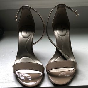 Women’s size 9 Bandolina Nude Madia open toe heel